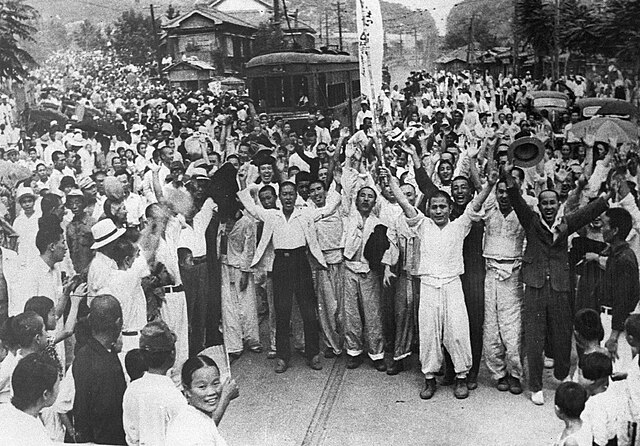 Korean independence activists released from prison August 1945 liberation from Japanese colonial rule